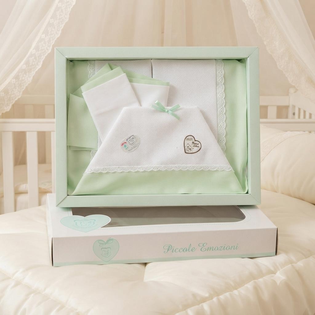 Set Lenzuola Culla- Piccole Emozioni – Con Inserto Tela Aida da Ricamare – Bianco e Verde Acqua