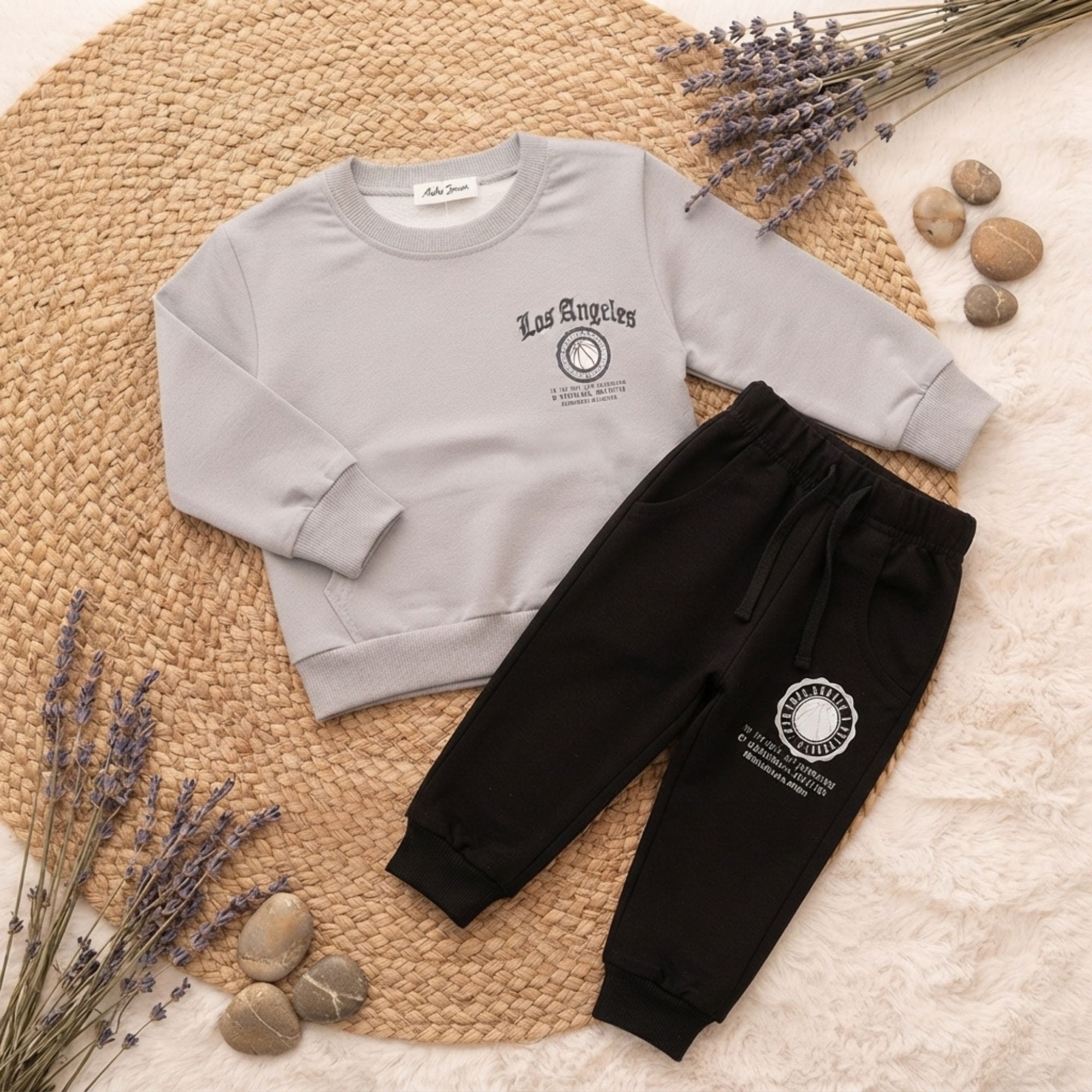 Tuta Bambina e Bambino 2 Pezzi: Felpa Grigia “Los Angeles Basketball” + Joggers Neri Sportivi