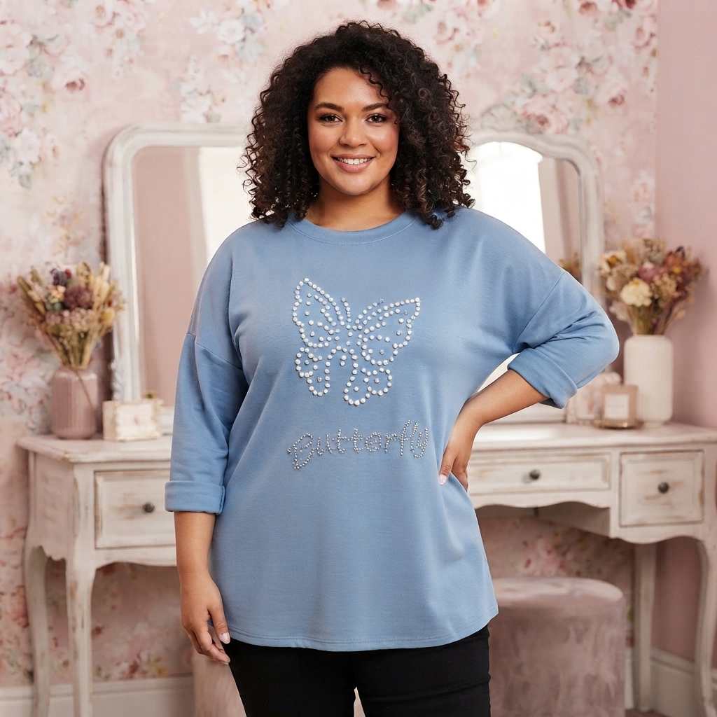 Felpa Blu Polvere Oversize con Farfalla di Perle e Scritta in Strass